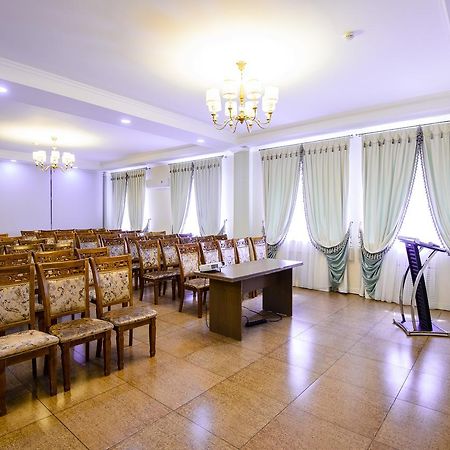Akbulak Hotel Astana Luaran gambar