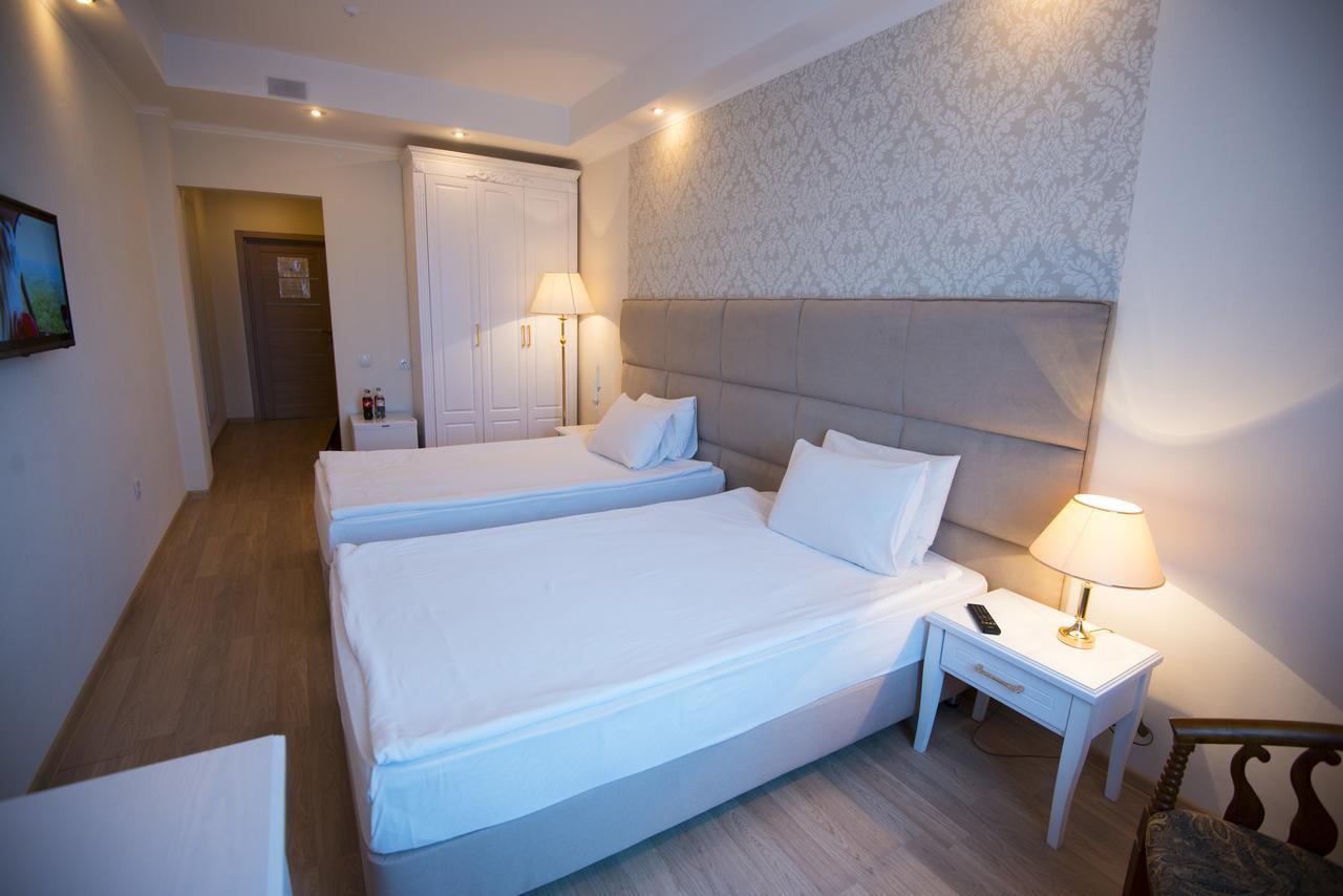 Akbulak Hotel Astana Luaran gambar