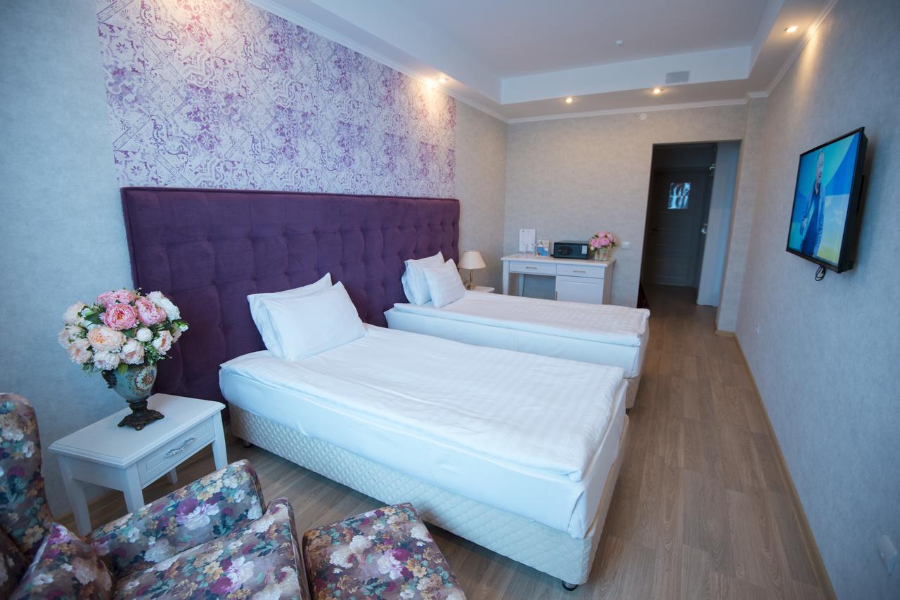 Akbulak Hotel Astana Luaran gambar