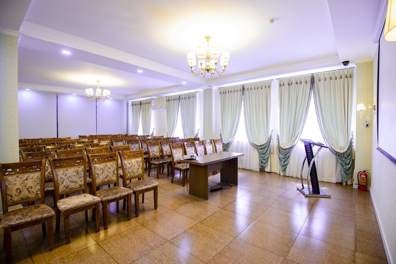 Akbulak Hotel Astana Luaran gambar