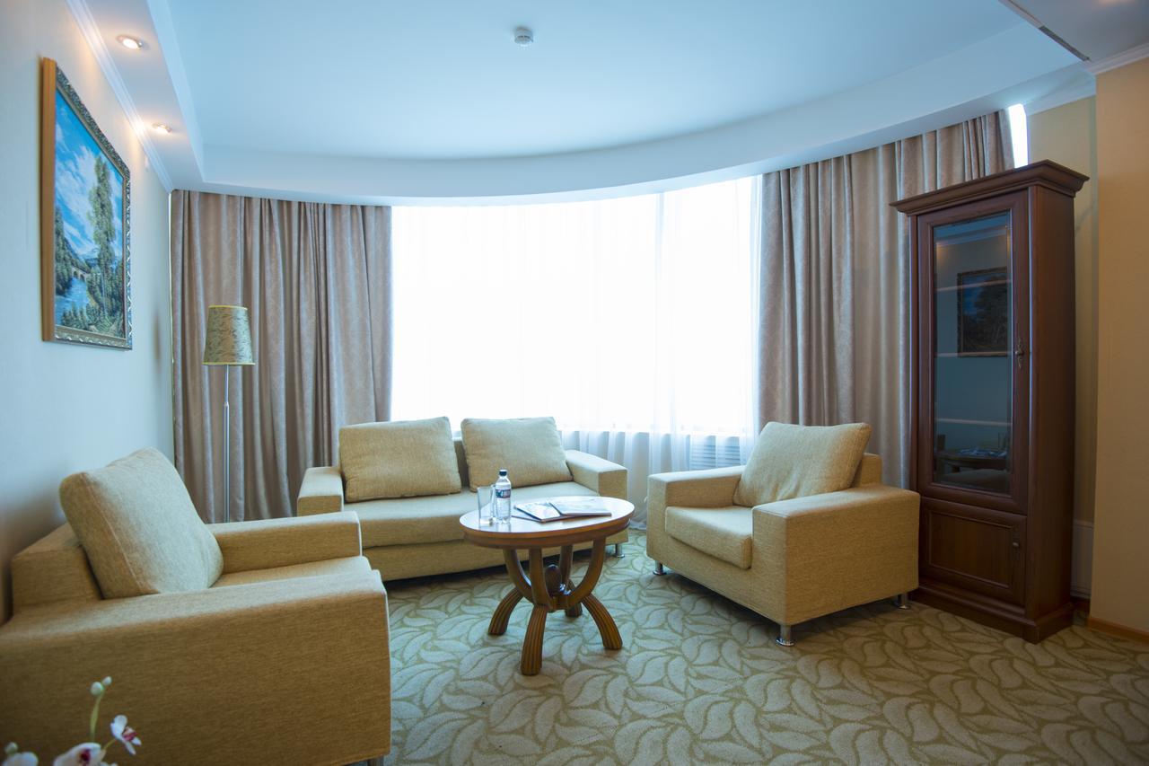 Akbulak Hotel Astana Luaran gambar